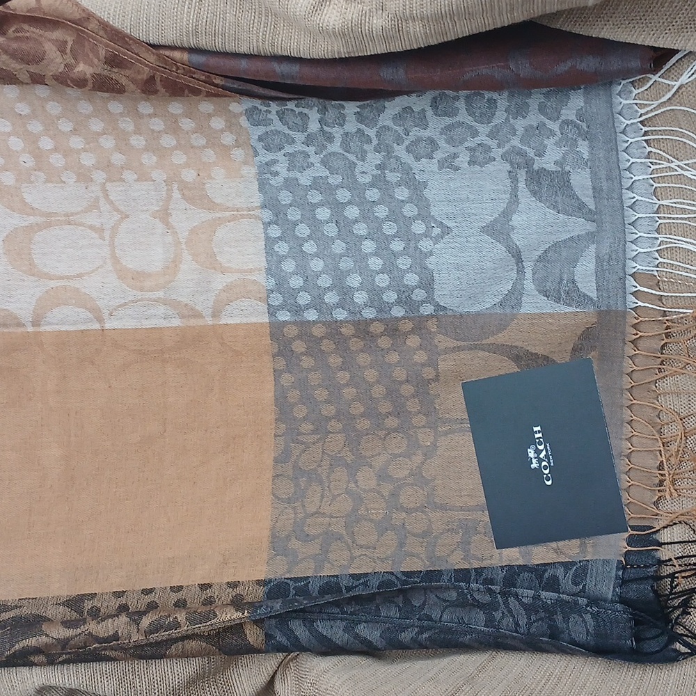 COACH MULTI COLORED Patchwork Line SIGNATURE C Stylish Patterned WOOL Scarf - Picture 3 of 9